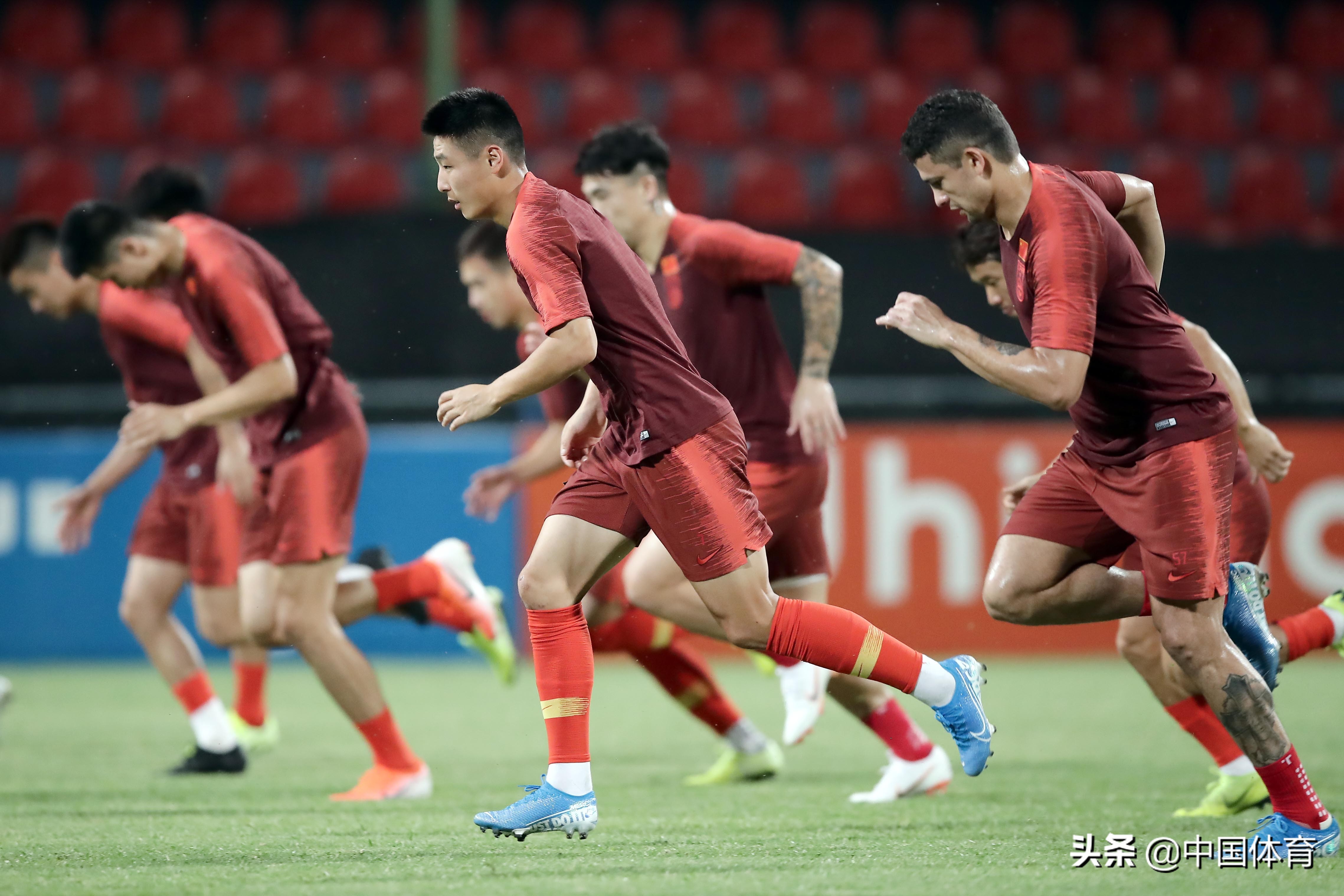 熊猫体育- 浙江队训练开放日，今晚造点机会引观众欢呼，世预赛在即，赛季目标并未改变