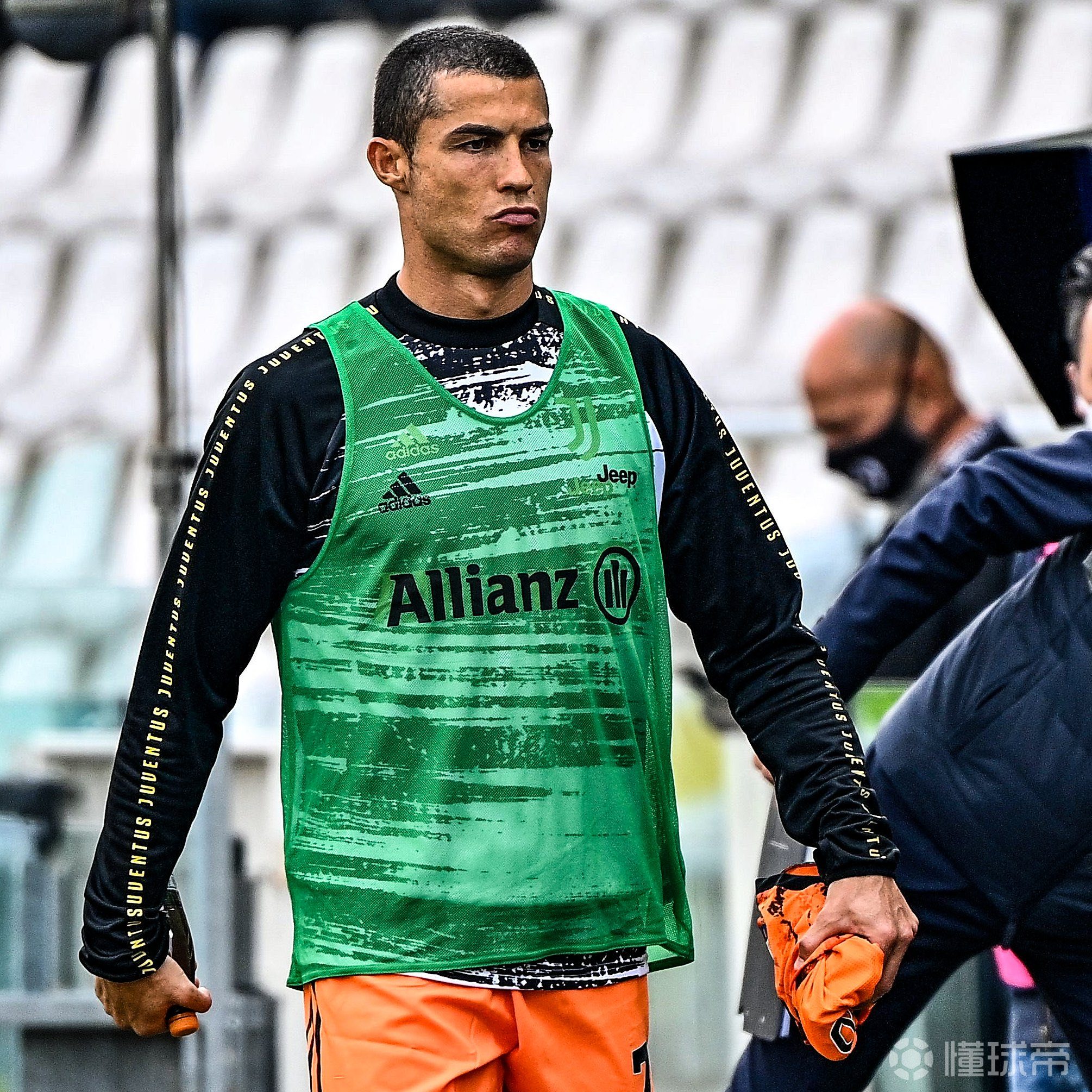 熊猫体育-Uzi连续五场比赛得分超过赛事规则更新，尤文图斯挑战极限！的简单介绍