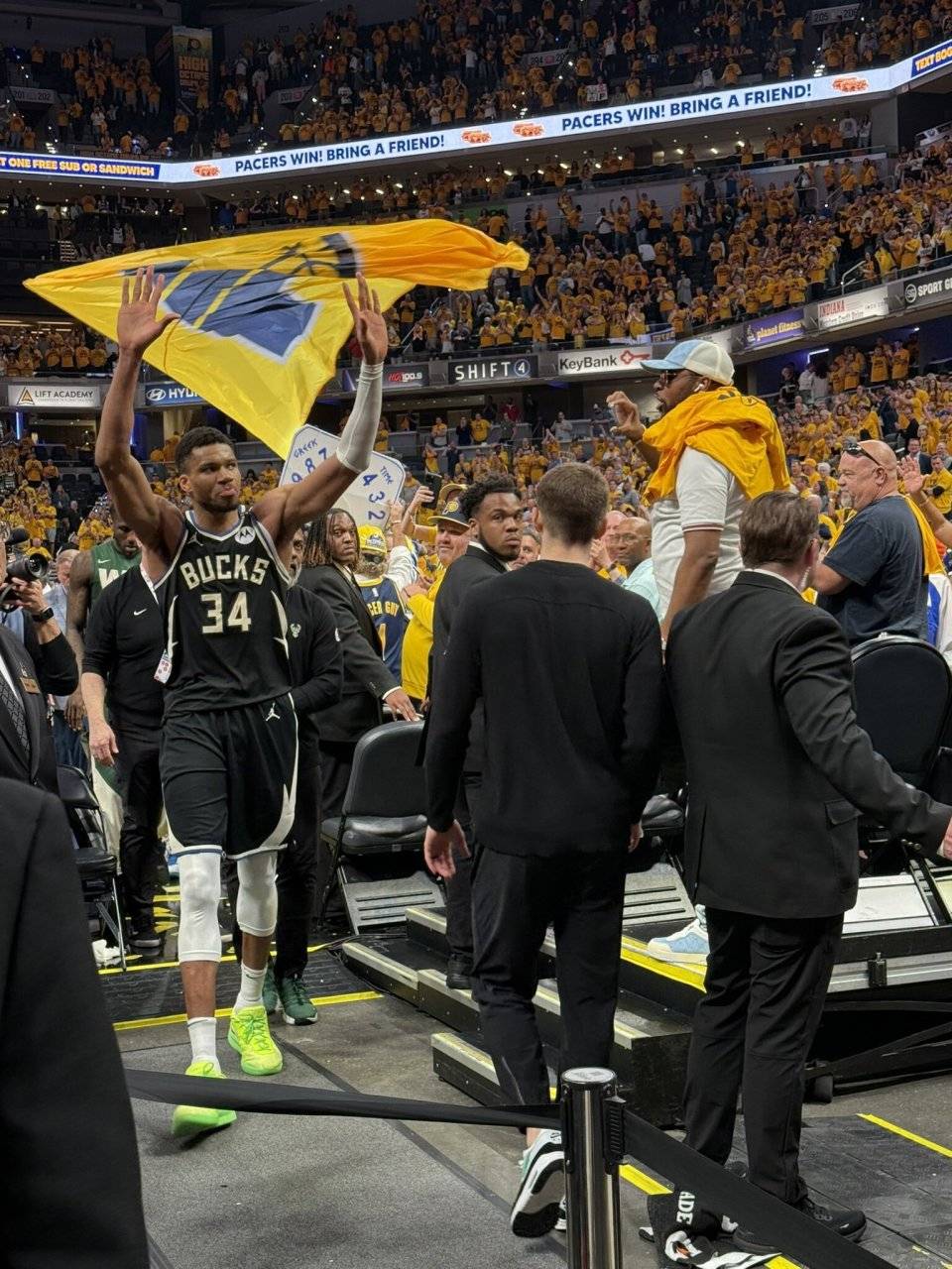 熊猫体育-字母哥在湖人比赛中爆冷，精彩发挥引发热议！的简单介绍