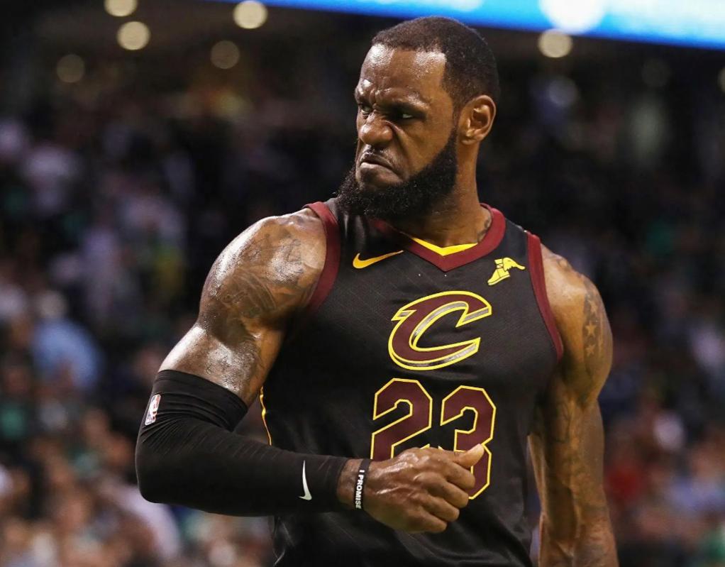 熊猫体育-詹姆斯在利物浦比赛中高光表现，战术调整引发热议！的简单介绍